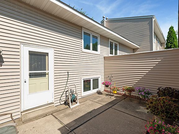 4th image of 7681 Whitney Dr