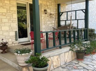 587 Hummingbird Ln, Fredericksburg, TX 78624