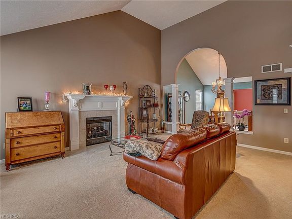 2nd image of 921 Devonwood Dr