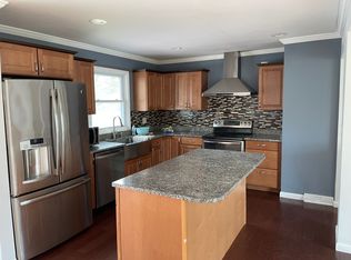 6 Deer Path Dr, Albany, NY 12205