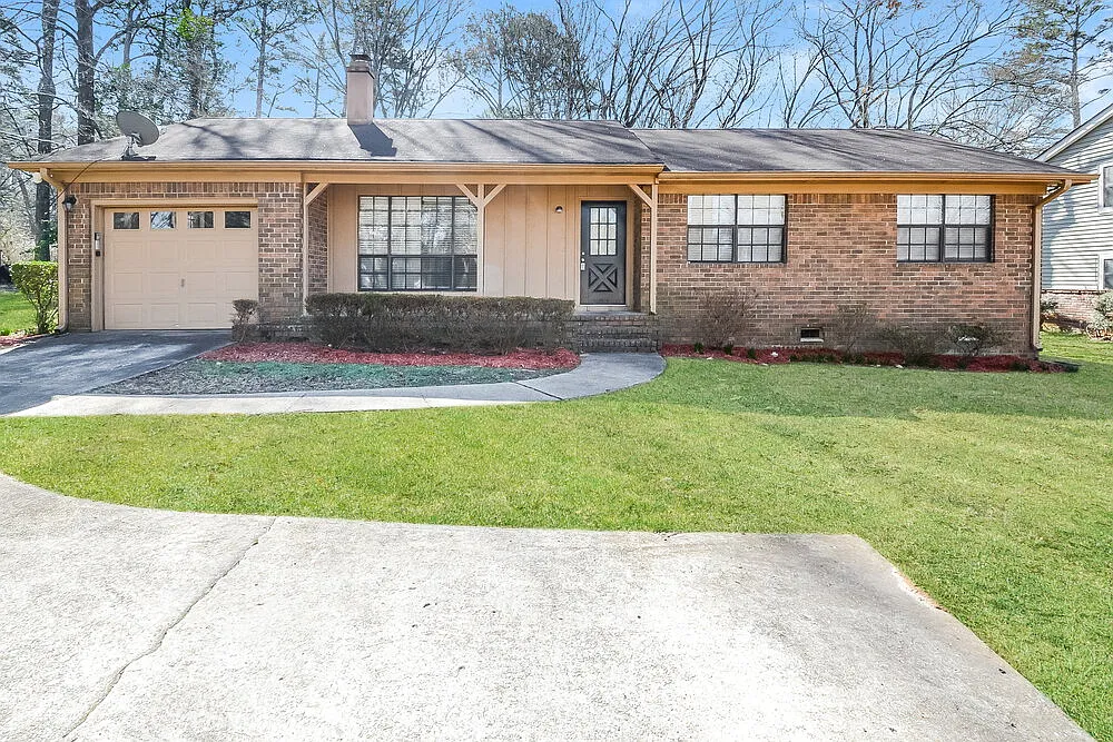 3 bed, 2.0 bath, 1364 sqft, $1,555 — Photo 2