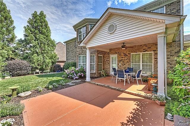 2nd image of 2002 Simmon Tree Ct
