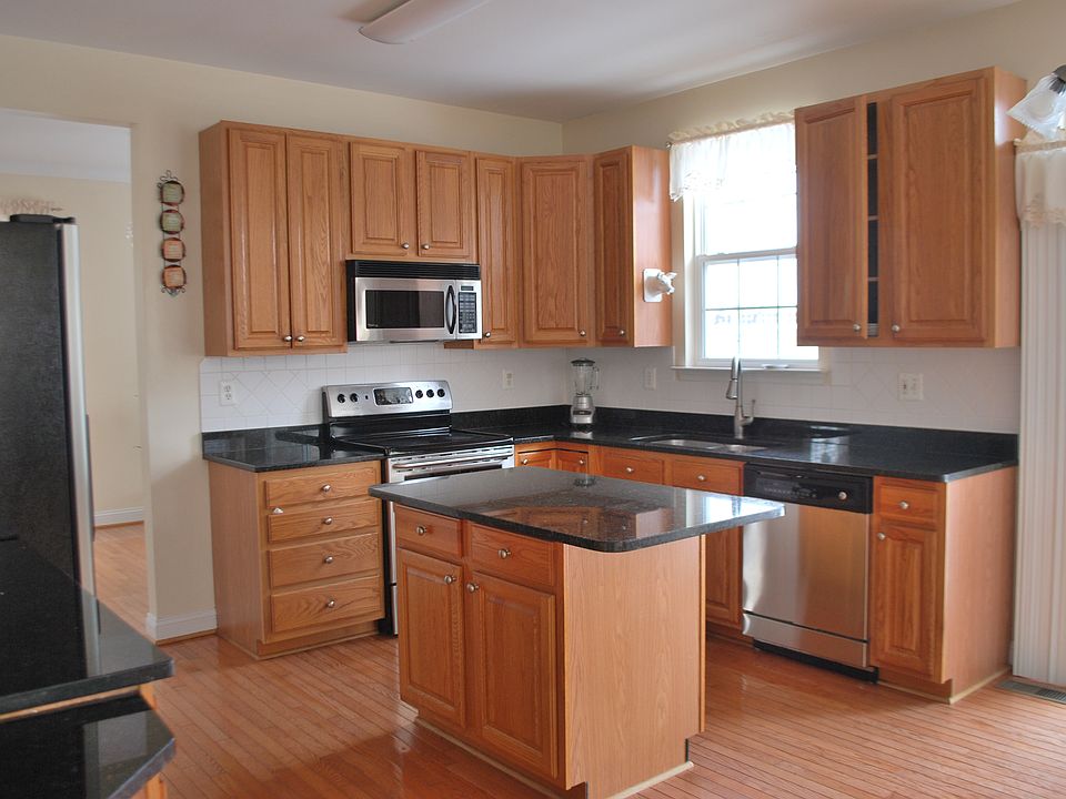 2nd image of 1222 Featherstone Ln NE