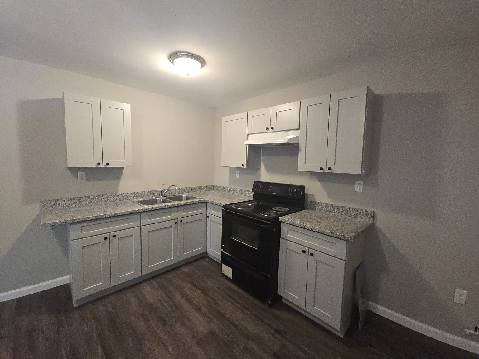 3 bed, 1977 sqft, $1,400 — Photo 1