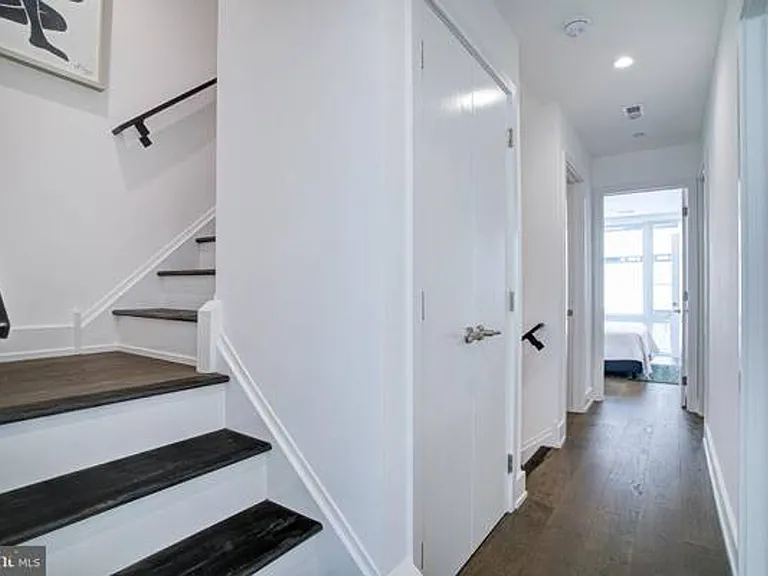 1751 N Howard St — Photo 32