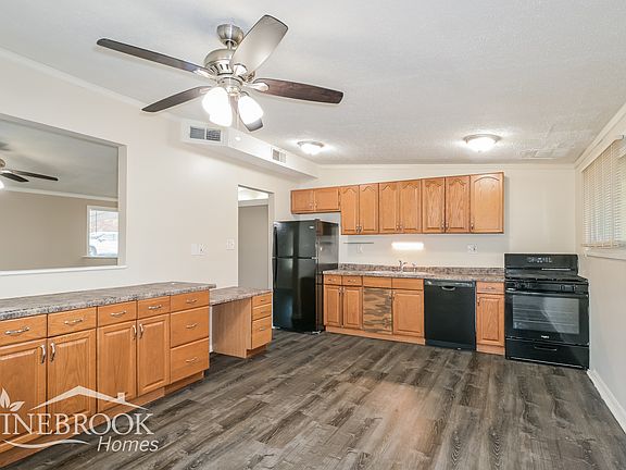 5th image of 330 Holiday Hill Dr
