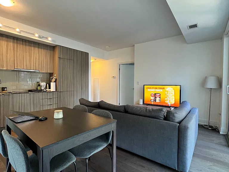 955 Bay St #607 — Photo 6