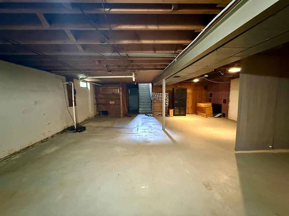 16th image of 651 Dillon St