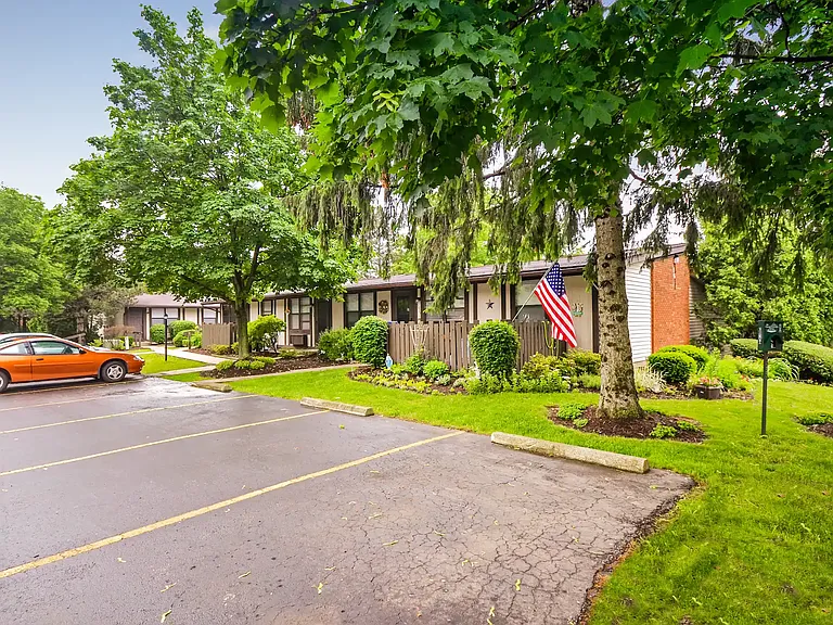 Rowanoake Apartments — Photo 13