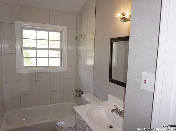 5th image of 426 E Rampart Dr