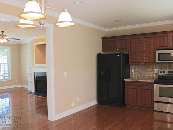 2nd image of 16 Nandina Dr