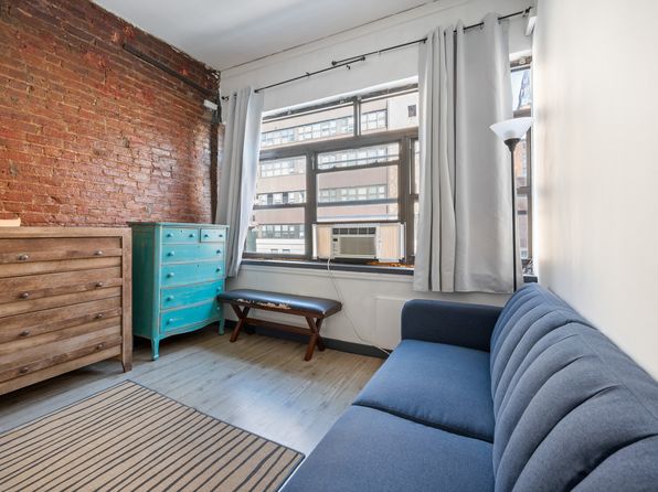 393 8th Ave APT 4S