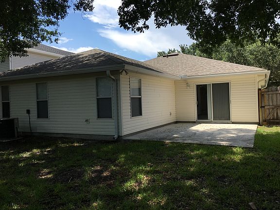 3rd image of 14502 Woodfield Cir S