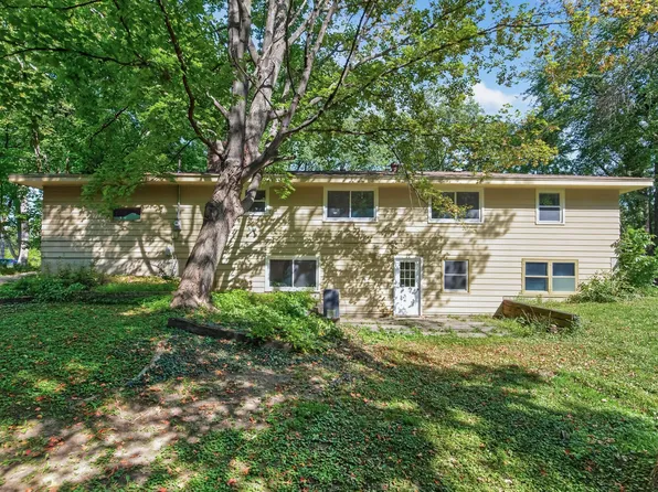 10761 Crow Hassan Park Rd, Hanover, MN 55341