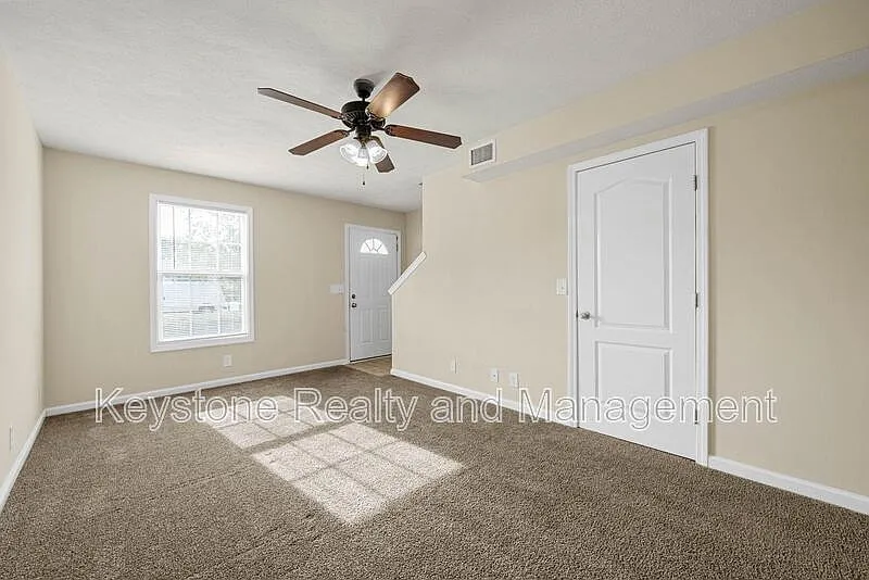 2 bed, 1.5 bath, 1065 sqft, $895 — Photo 3