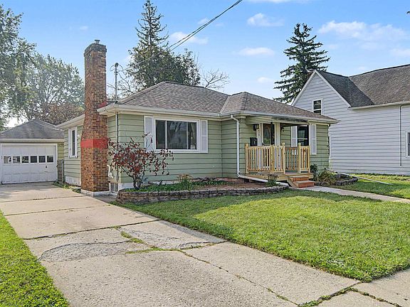 2nd image of 835 14th Ave