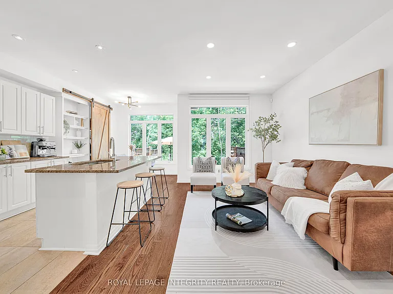 114 Hawkeswood Dr — Photo 21