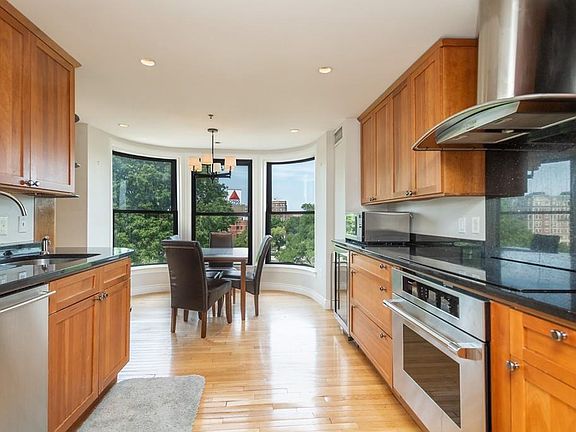 4th image of 10 Charlesgate E APT 501