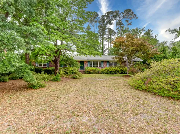 4517 Dean Dr, Wilmington, NC 28405