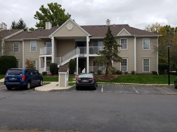 25 Caitlin Ct, Franklin Twp., NJ 08823