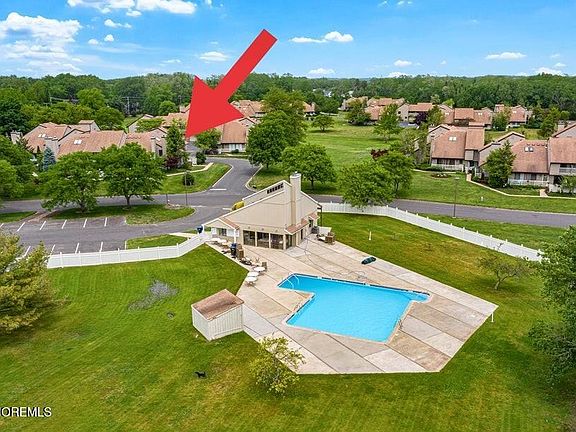 2nd image of 1 Cotswold Circle #801