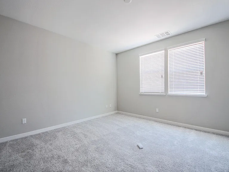 1579 Pratt Pl — Photo 23