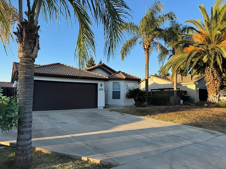 2222 W Vine Ave — Photo 2