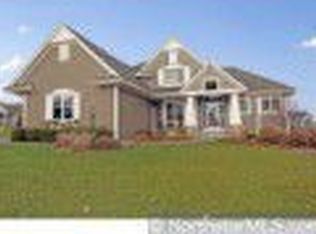 92 Wedgewood Dr, Saint Paul, MN 55115