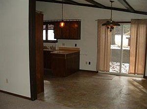 Updated kitchen in later pictures 