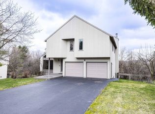 5305 Aquarius Dr, Syracuse, NY 13224