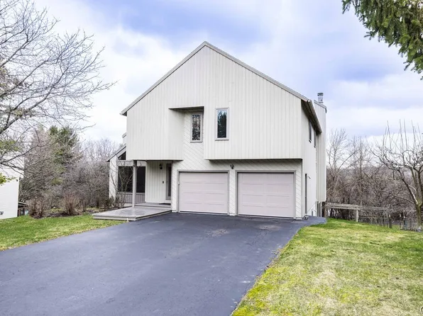 5305 Aquarius Dr, Syracuse, NY 13224