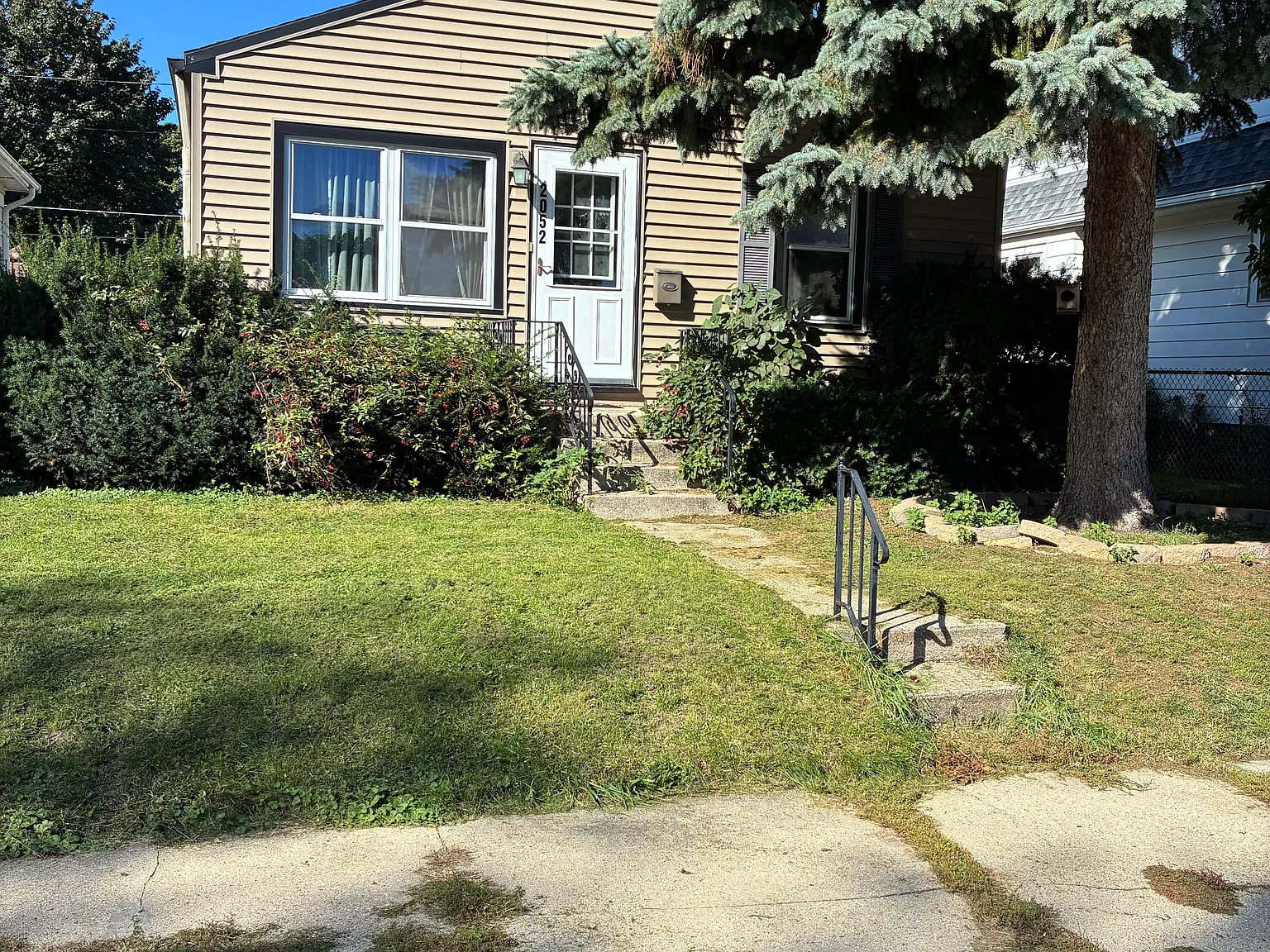 2 bed, $1,300 — Photo 1