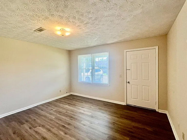 236 Hennon Dr NW — Photo 5