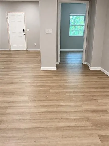202 Oakwood Cir — Photo 14