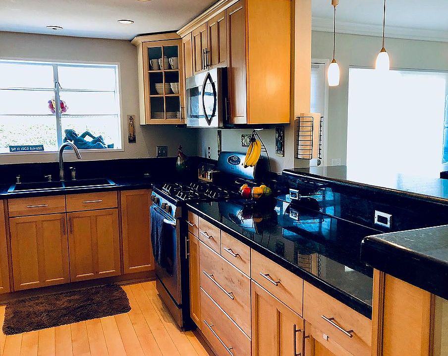 1st image of 1 Abbeywood Ln