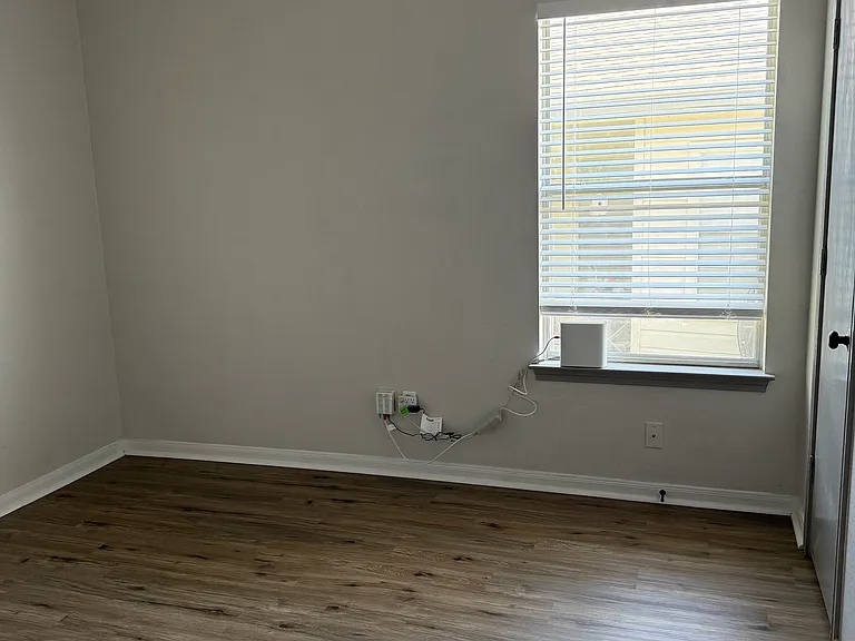 2827 Southampton Way #B — Photo 11