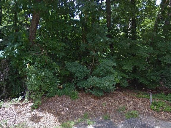 4th image of Tisbury Ln
