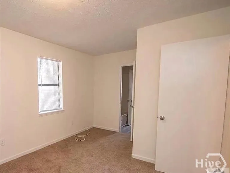 1627 Beaverdam Rd — Photo 3