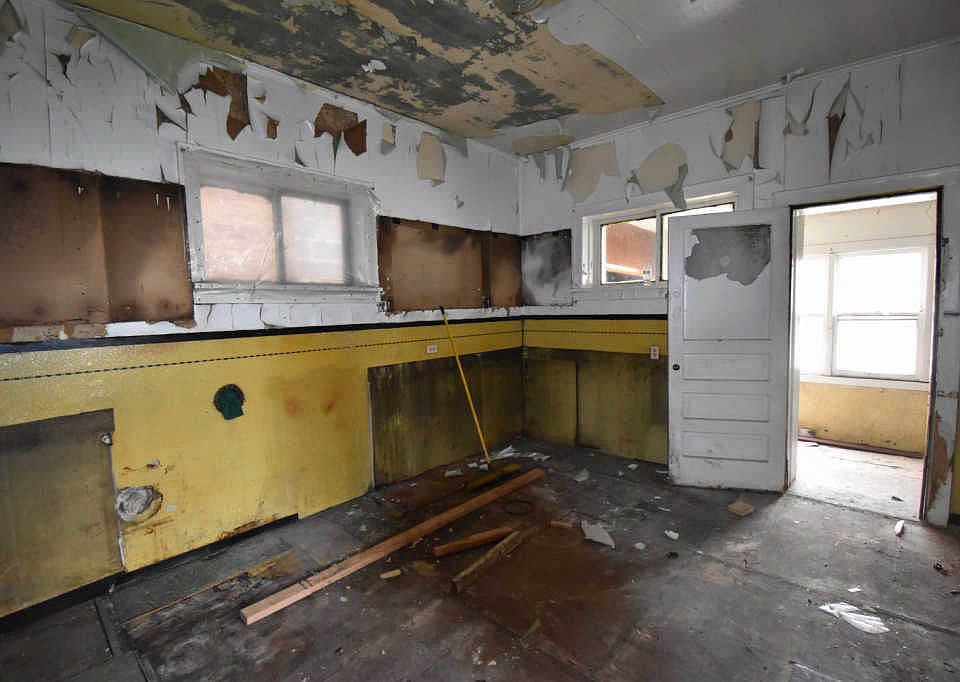 2nd image of 614 N Albany Ave