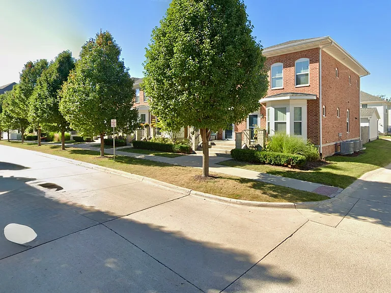 941 Canton St — Photo 1