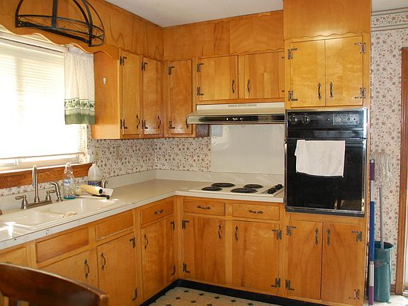 3rd image of 1301 E Sherry Dr