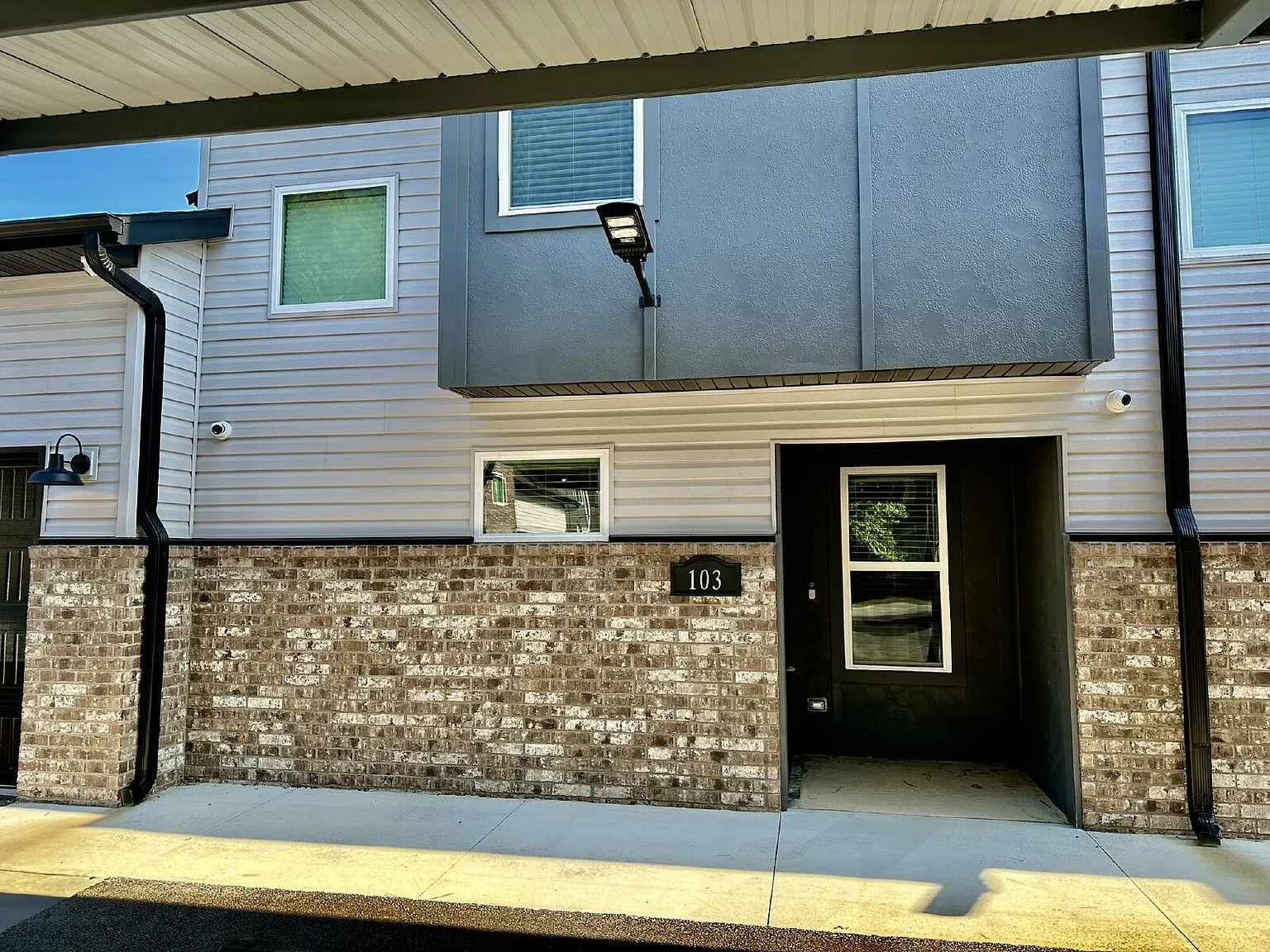 2 bed, 2.5 bath, 1174 sqft, $1,400 — Photo 2