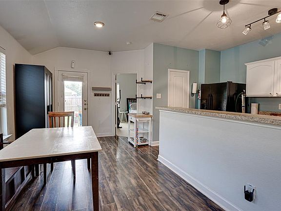 5th image of 4014 Houston Dr