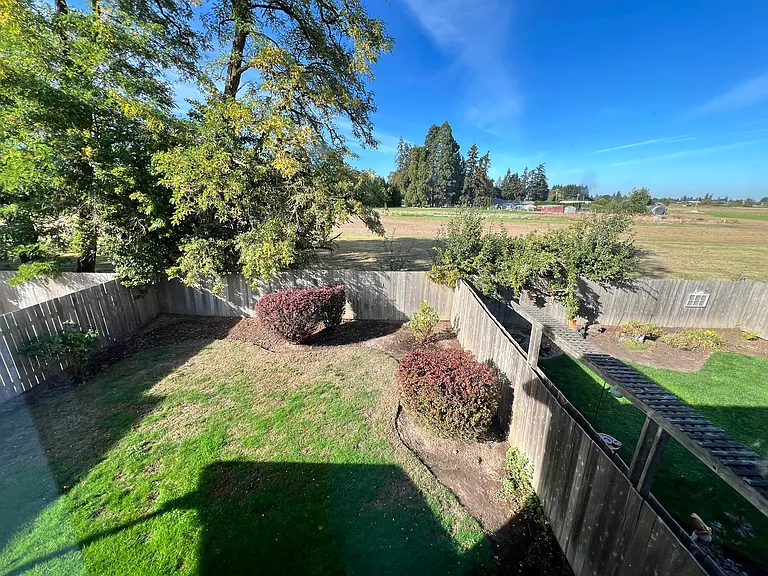 Country Glen Ave NE — Photo 2