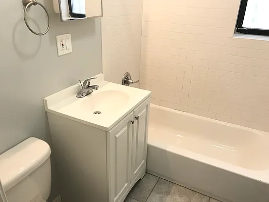 Rented by Tapiro Realty | media 29