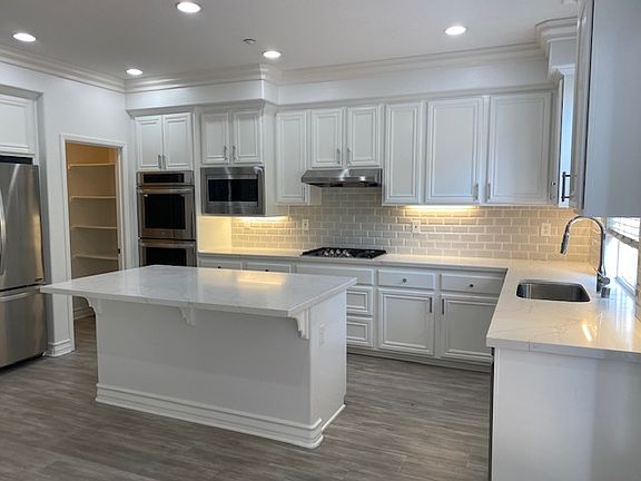 2nd image of 20884 Cabrillo Ln