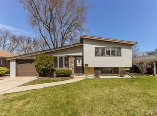 1880 Nimitz Dr, Des Plaines, IL 60018
