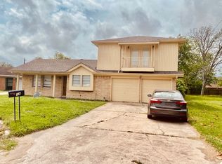 14 Richards Cts, La Marque, TX 77568