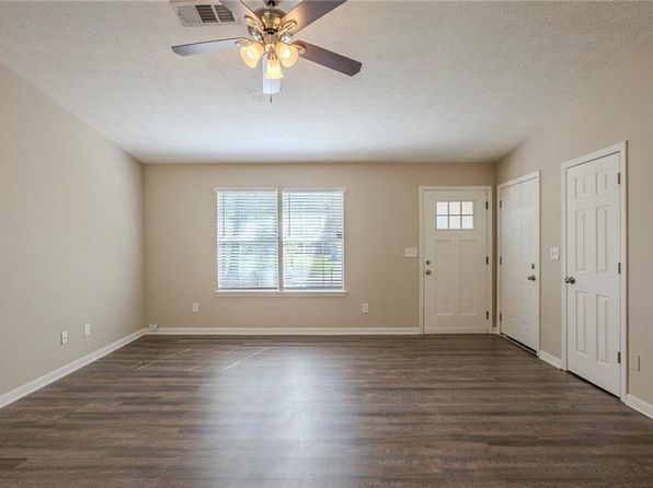 6520 Emerald Pointe Cir, Atlanta, GA 30349