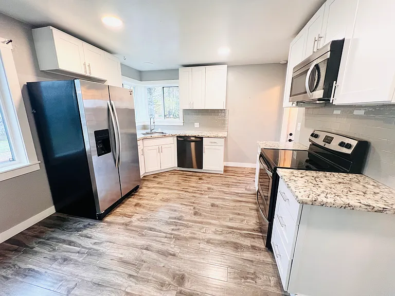 1202 S Cloverdale St — Photo 5